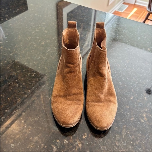 Steve Madden Brown Chelsea Ankle Boots - Picture 3 of 6